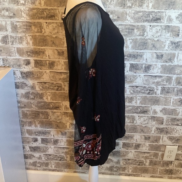 Maurice’s crewneck blouse. Long semi-sheer sleeves. Black. Size XXL. - Picture 6 of 16